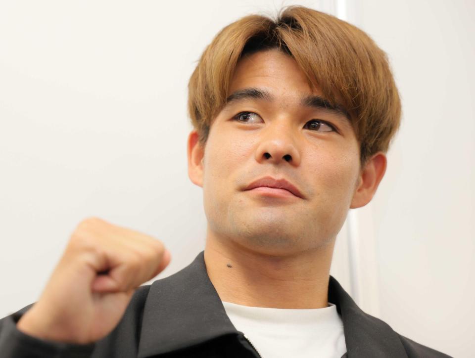 帰国し、Ｗ杯への思いを語った佐野海舟（撮影・吉澤敬太）