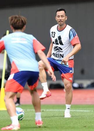 練習で精力的に動く吉田麻也（撮影・伊藤笙子）