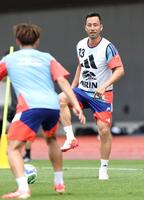 練習で精力的に動く吉田麻也（撮影・伊藤笙子）