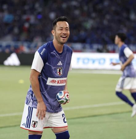 スタメン出場する吉田麻也（撮影・中田匡峻）