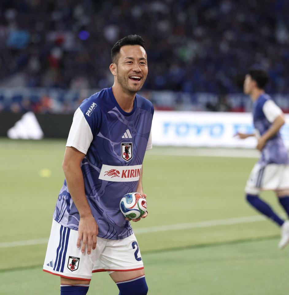 スタメン出場する吉田麻也（撮影・中田匡峻）