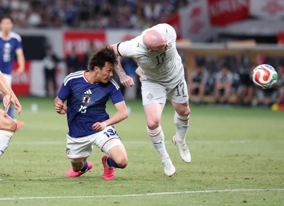 後半、先制のへディングシュートを決める小川航基（撮影・中田匡峻）