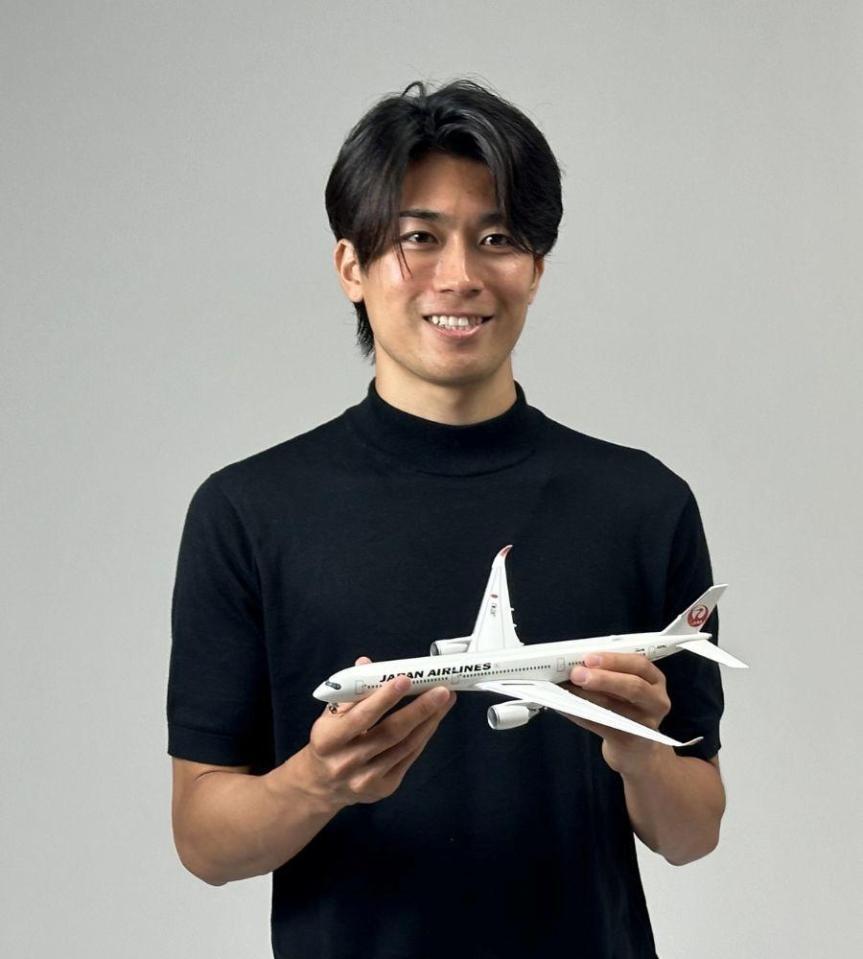 日本航空がパートナーシップ契約を発表したＷ杯日本代表のＭＦ中村敬斗（株式会社ＳＵＮＬＯＧＵＥ提供）