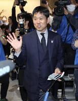 Ｗ杯に向けて出発したサッカー日本代表・森保一監督（撮影・伊藤笙子）