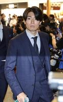 Ｗ杯に向け出発する中村敬斗（撮影・伊藤笙子）