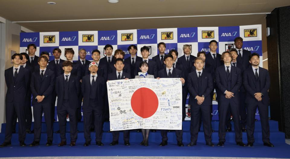 出発セレモニーに参加したサッカー日本代表（撮影・伊藤笙子）