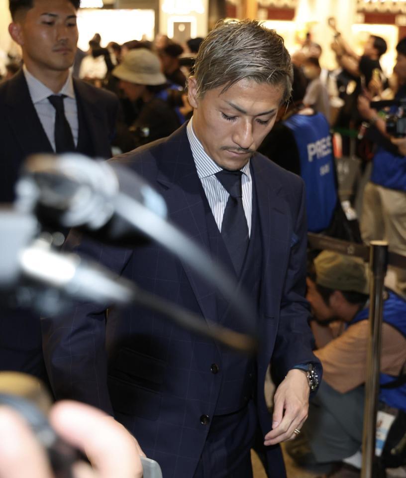 Ｗ杯に向け出発する前田大然（撮影・伊藤笙子）