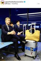前田大然はシャネルのバッグで。日本サッカー協会の公式インスタグラム＠ｊａｐａｎｆｏｏｔｂａｌｌａｓｓｏｃｉａｔｉｏｎより 