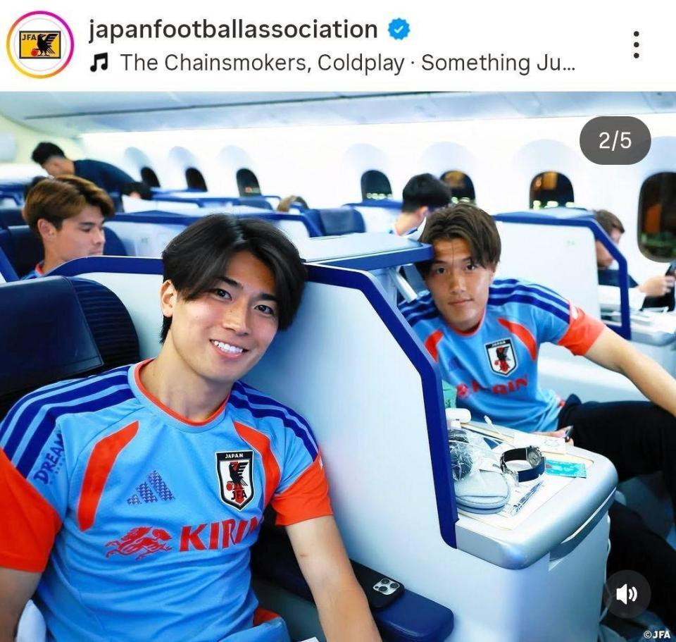 中村敬斗（左）と小川航基。日本サッカー協会の公式インスタグラム＠ｊａｐａｎｆｏｏｔｂａｌｌａｓｓｏｃｉａｔｉｏｎより 