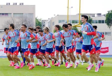　サッカーＷ杯北中米３カ国大会の事前合宿地で調整を開始した日本代表＝３日、モンテレイ（共同）