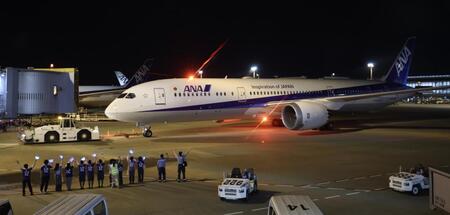 Ｗ杯に向け２日に出発したサッカー日本代表を乗せた飛行機（撮影・伊藤笙子）