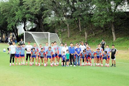 練習前に記念撮影を行った森保ジャパン
