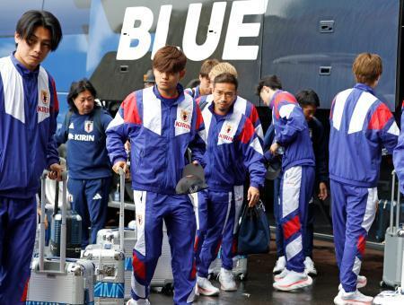 　サッカーＷ杯北中米３カ国大会のベースキャンプ地、米ナッシュビルの宿舎に到着した日本代表＝８日（共同）