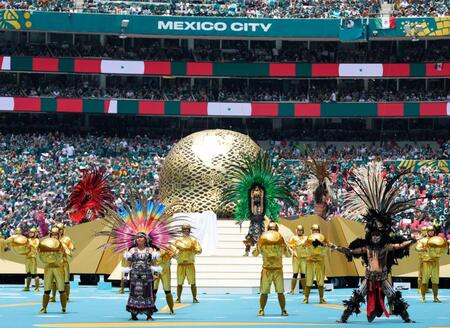 メキシコ－南アフリカ戦を前に行われた開幕セレモニー（共同）