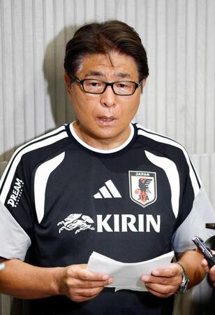 　代表から離脱した遠藤について話す山本技術委員長