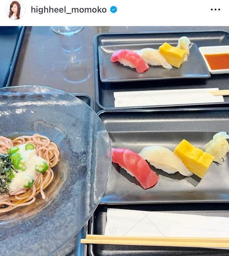 ＪＡＬラウンジで。モモコのインスタグラム＠ｈｉｇｈｈｅｅｌ＿ｍｏｍｏｋｏ（６月１４日付）より