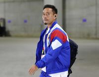 　オランダ戦に臨む長友＝ダラス（共同）