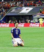 後半、同点ゴールを決め喜ぶ中村