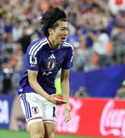 後半、同点ゴールを決めた日本代表・中村敬斗（撮影・中田匡峻）