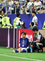 後半、負傷し途中交代した久保（８）