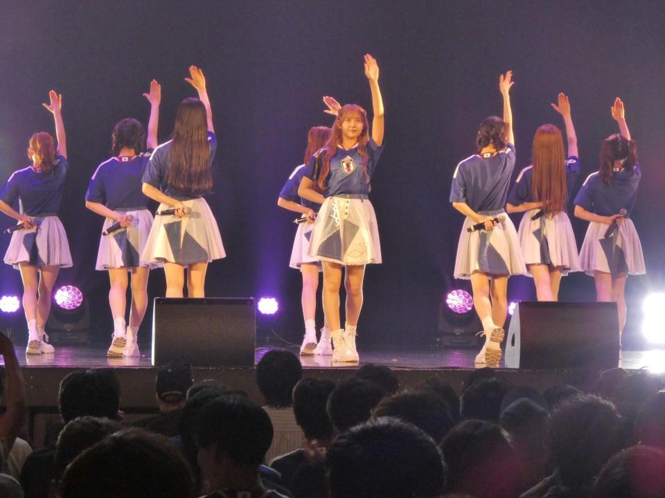 サッカーＷ杯パブリックビューイングでライブを行ったＡＫＢ４８＝神奈川・ＫＴ　Ｚｅｐｐ　Ｙｏｋｏｈａｍａ