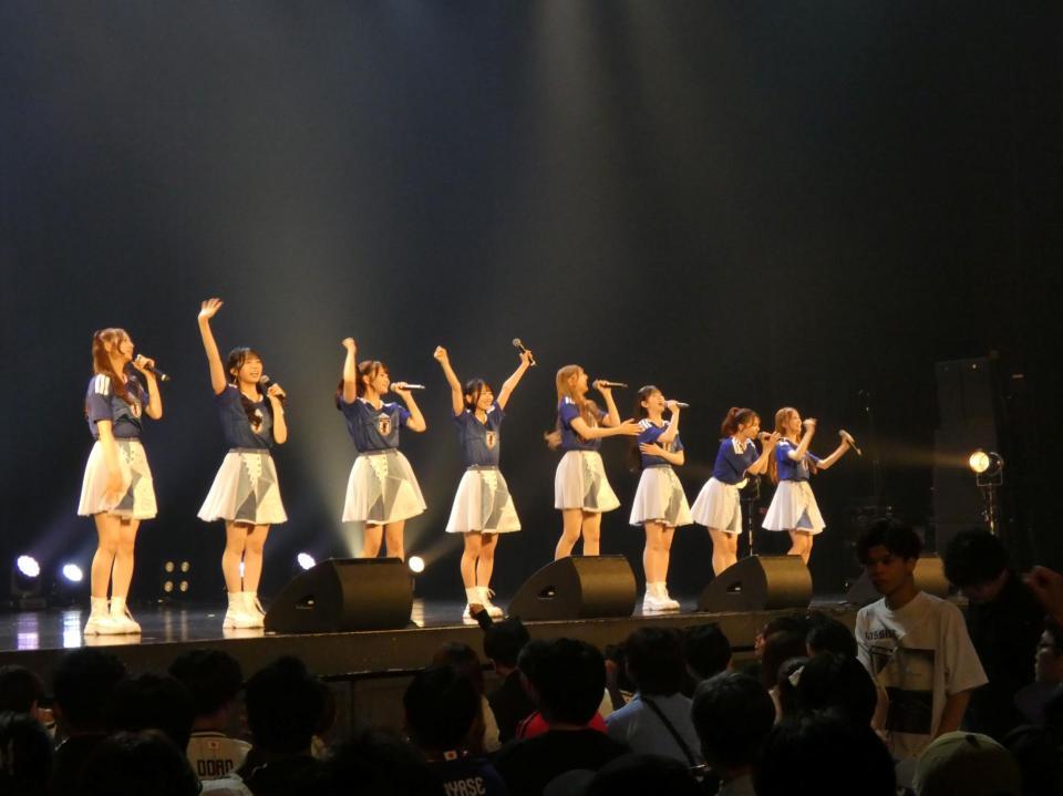 サッカーＷ杯パブリックビューイングでライブを行ったＡＫＢ４８＝神奈川・ＫＴ　Ｚｅｐｐ　Ｙｏｋｏｈａｍａ