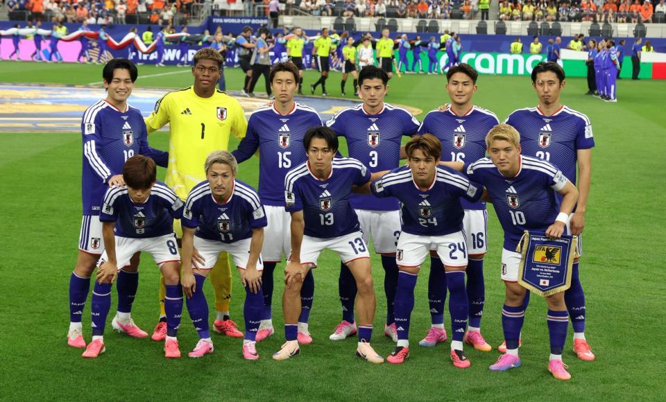 オランダ戦にスタメン出場した（前列左から）久保建英、前田大然、中村敬斗、佐野海舟、堂安律、（後列左から）上田綺世、鈴木彩艶、鎌田大地、谷口彰悟、渡辺剛、伊藤洋輝（撮影・中田匡峻）