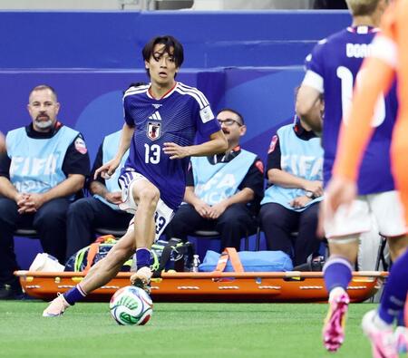 前半、攻め上がる中村