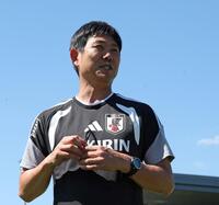 明るい表情を見せる日本代表・森保一監督（撮影・中田匡峻）