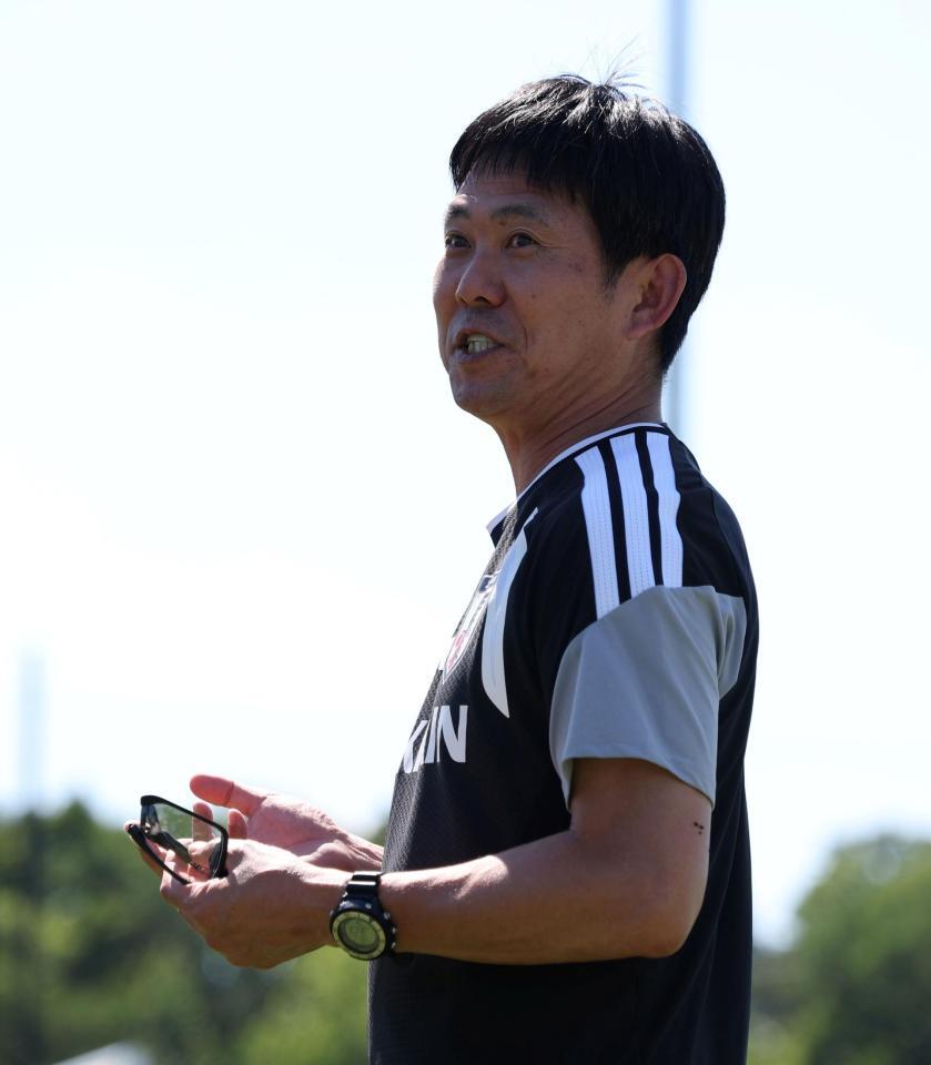 明るい表情を見せる日本代表・森保一監督（撮影・中田匡峻）