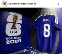 公開された久保のロッカー。ＪＦＡの公式インスタグラム（ｊａｐａｎｆｏｏｔｂａｌｌａｓｓｏｃｉａｔｉｏｎ）より