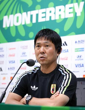 　会見をする日本代表・森保監督