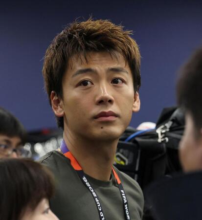 日本代表の練習場に訪れる竹内涼真（撮影・中田匡峻）