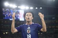 前半、チーム２点目のゴールを決め喜ぶ上田