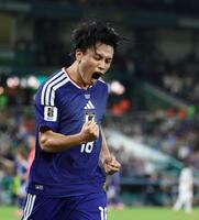 後半、この試合自身２点目のゴールを決め、雄叫びを上げる上田綺世＝エスタディオ・モンテレイ（撮影・中田匡峻）