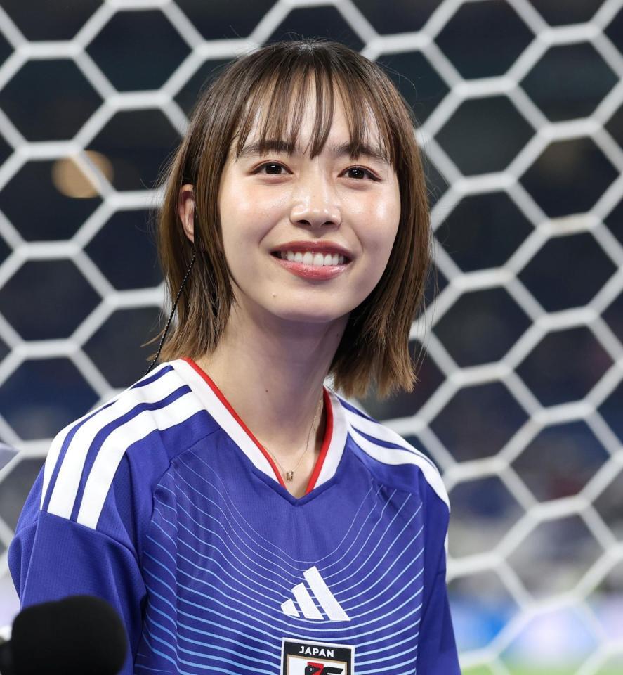 笑顔を見せる井桁弘恵＝エスタディオ・モンテレイ（撮影・中田匡峻）