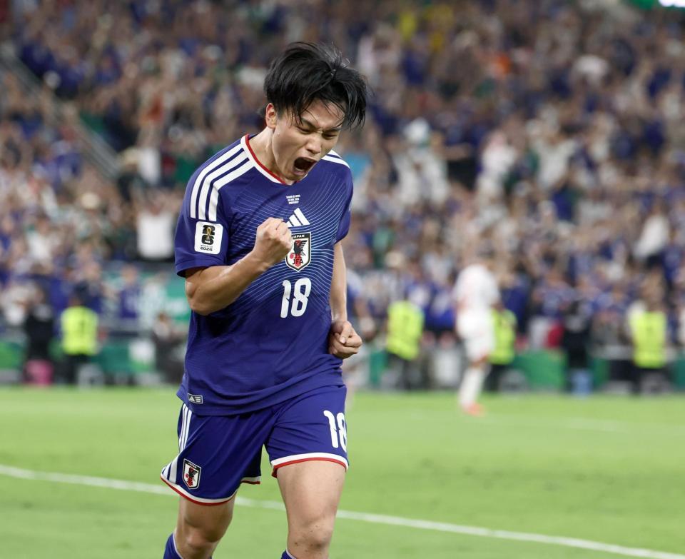 後半、チーム４点目、自身２点目のゴールを決め喜ぶ上田