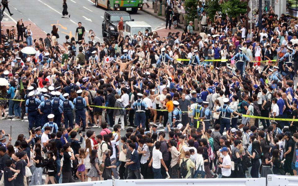 日本代表の勝利に人であふれかえる東京・渋谷スクランブル交差点（撮影・佐々木彰尚）