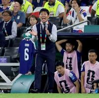 　前半、声を張り上げる森保監督