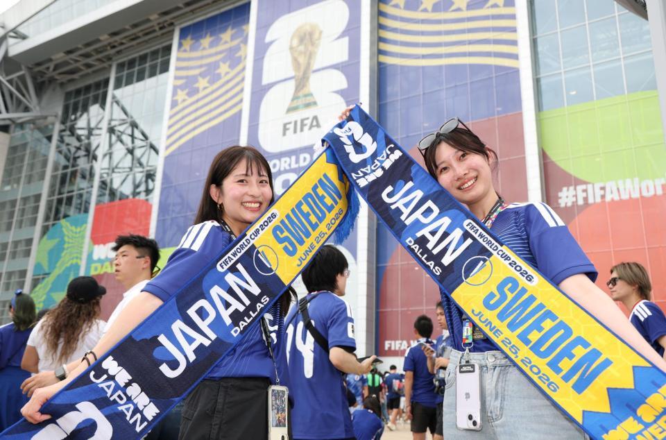 試合を心待ちにするサポーター（撮影・中田匡峻）