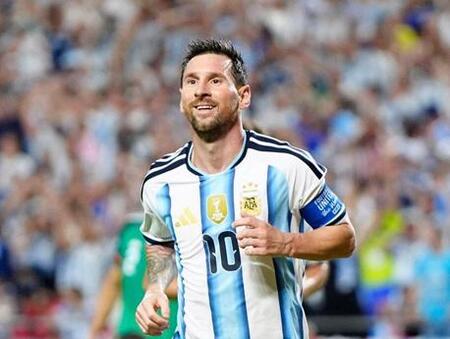 アルゼンチンのメッシ（提供・共同通信社）