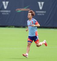 短距離のダッシュを繰り返す久保