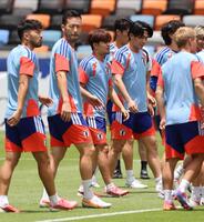ブラジル戦に向け、最終調整に臨む久保（中央）ら