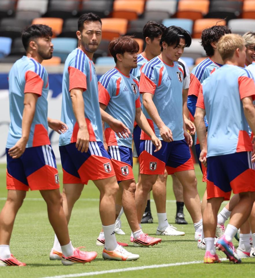 ブラジル戦に向け、最終調整に臨む久保（中央）ら