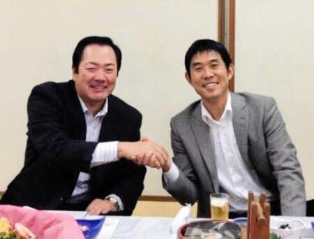 　森保監督（右）と北別府さん（家族提供）