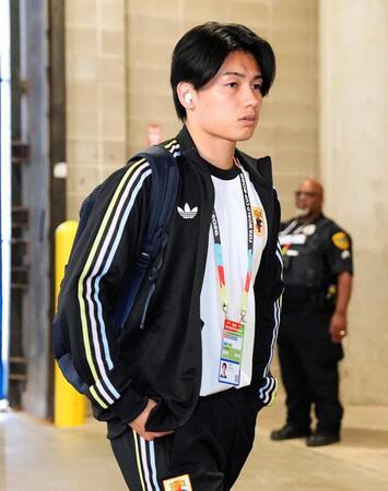 ブラジル戦に臨む上田（共同）