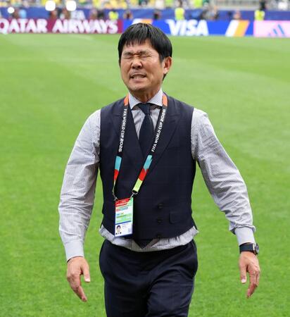 ブラジルに敗れ、悔しさをにじませる日本代表・森保一監督（撮影・中田匡峻）