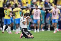 ブラジルに敗れ涙する佐野（写真提供・ＡＰ／アフロ）