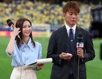 フジテレビ・佐久間みなみアナウンサー（左）と柿谷曜一朗氏（撮影・中田匡峻）
