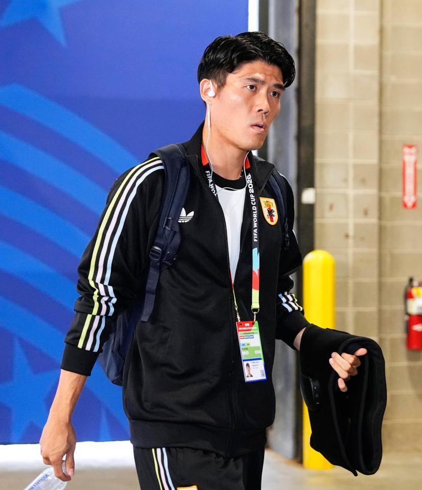 ブラジル戦に臨む冨安（共同）
